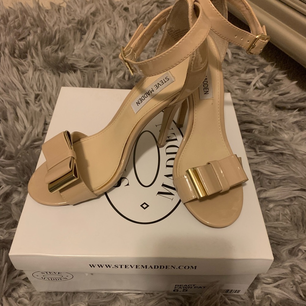 Steve Madden nude sandal